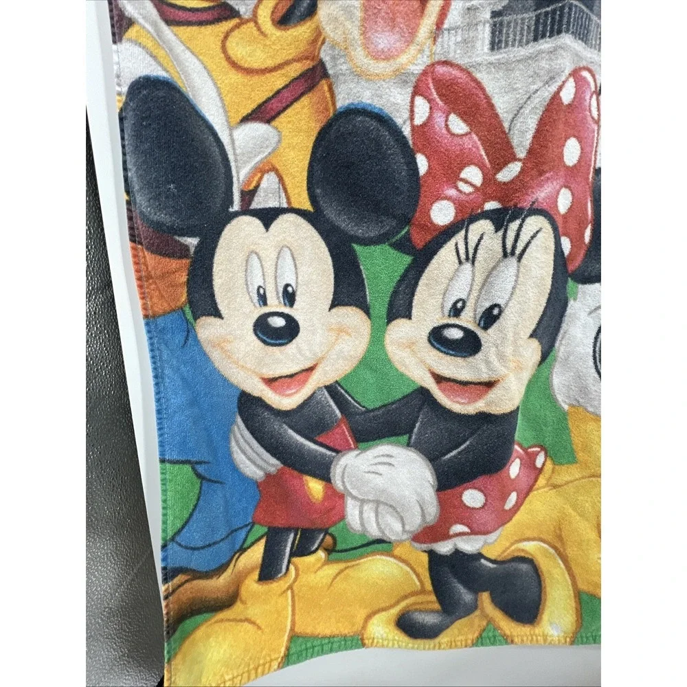 Vintage Disney Castle‎ Beach Towel Mickey Minnie Friends 100% Cotton Resort